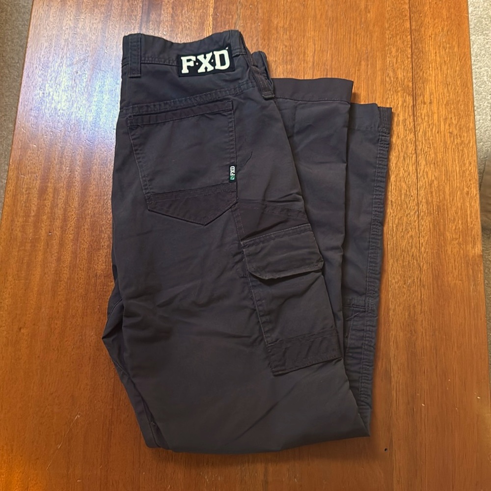 Men’s FXD WP5 lightweight stretch work pant.
